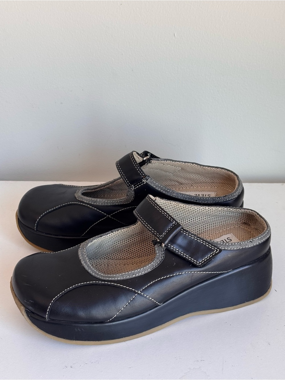 Vintage 90s Steve Madden platform black leather Mary Jane clogs size 6